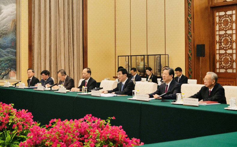 中国人民政治协商会议全国委员会主席王沪宁简要介中国情况。 中国人民政治协商会议全国委员会主席王沪宁简要介中国情况。