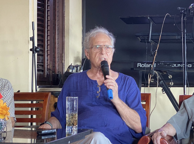 前《纽约时报》和《时代》杂志记者汤姆·福克斯。