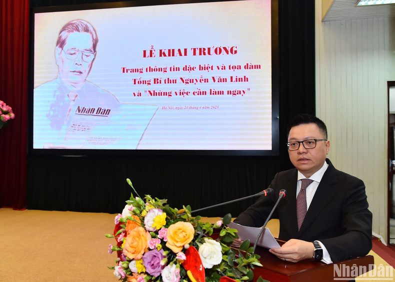 《人民报》社总编辑黎国明发表讲话。