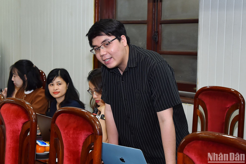 越南网记者陈常提问。