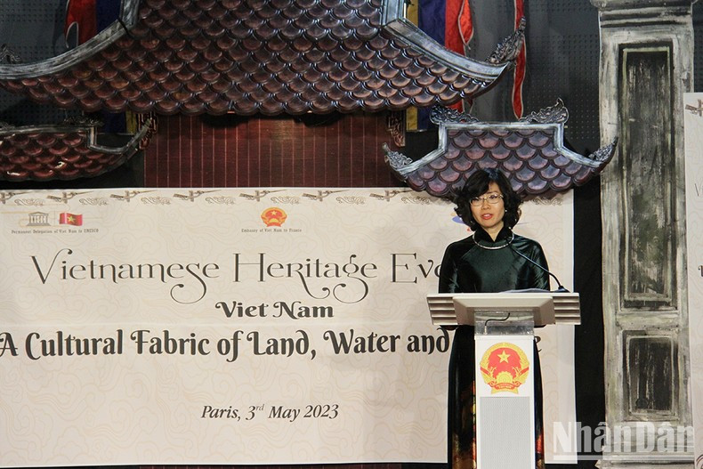 黎氏红芸大使致开幕词。