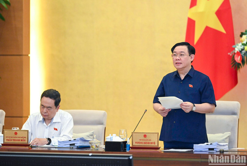 越南国会主席王廷惠出席并致开开幕词。