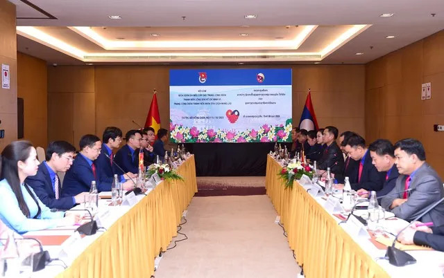 越南胡志明共青团中央书记处第一书记裴光辉同老挝人民革命青年团中央书记处书记蒙赛·劳姆松举行会谈。 越南胡志明共青团中央书记处第一书记裴光辉同老挝人民革命青年团中央书记处书记蒙赛·劳姆松举行会谈。