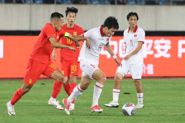 第56分钟王秋明为中国队率先打破僵局。 第56分钟王秋明为中国队率先打破僵局。