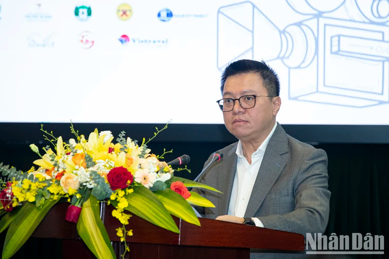 越共中央委员、《人民报》社总编辑、中央宣教部副部长、越南新闻工作者协会主席黎国明致辞。 越共中央委员、《人民报》社总编辑、中央宣教部副部长、越南新闻工作者协会主席黎国明致辞。