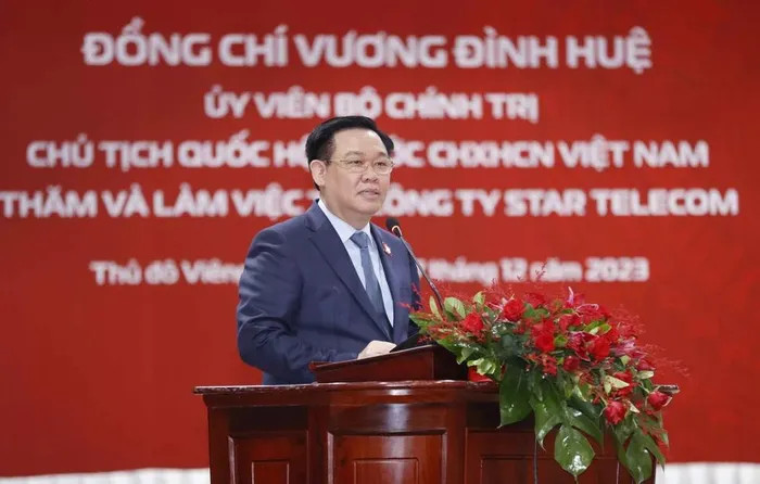 越南国会主席王廷惠致辞。