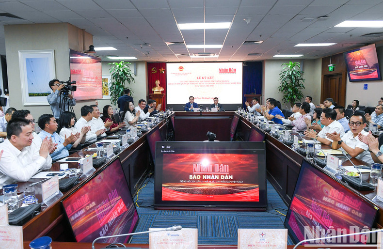 宣传合作计划签署仪式场景。