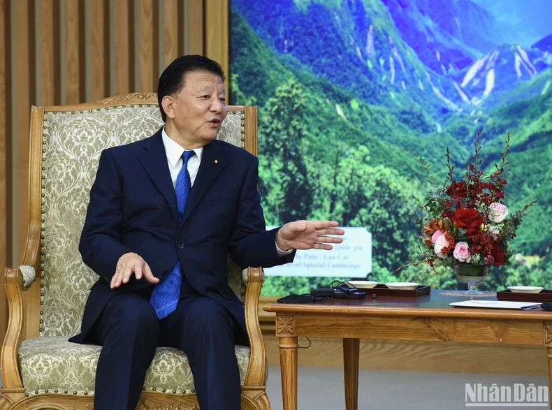 新藤义孝大臣致辞。