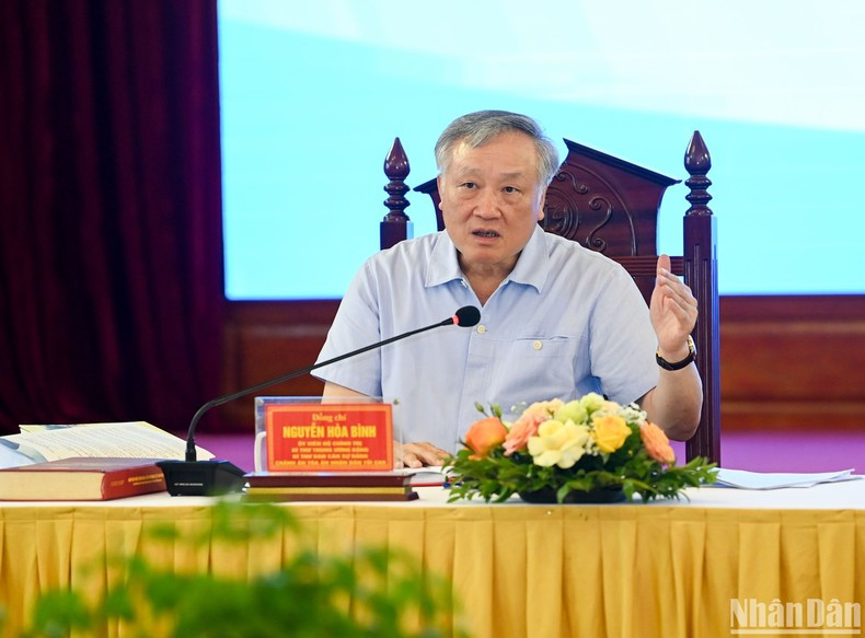 越南最高人民法院院长阮和平发表意见,澄清若干有关内容。 越南最高人民法院院长阮和平发表意见,澄清若干有关内容。