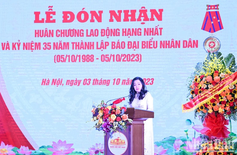 越南《人民代表报》社总编辑范氏青玄致辞。