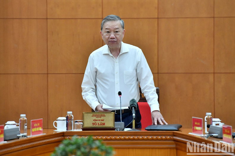 苏林总书记致开幕词。