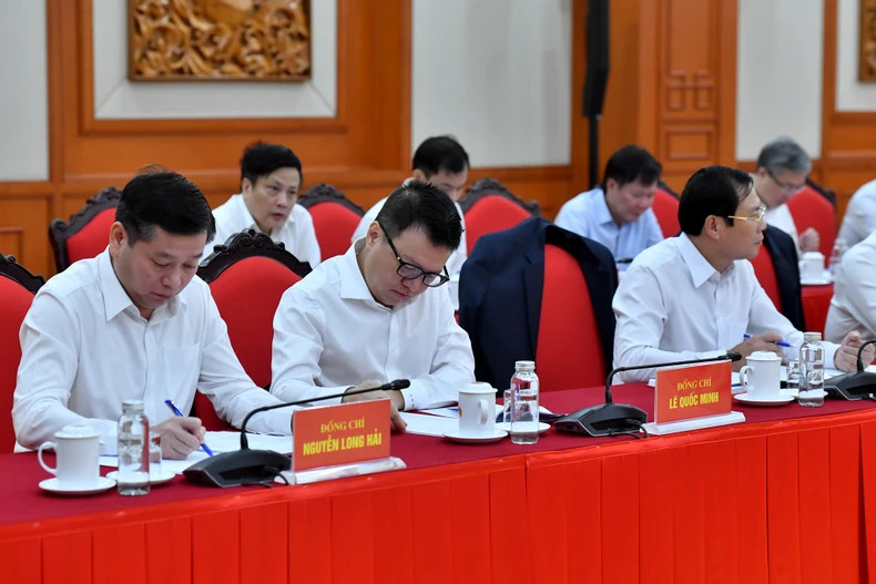 与会代表。 与会代表。