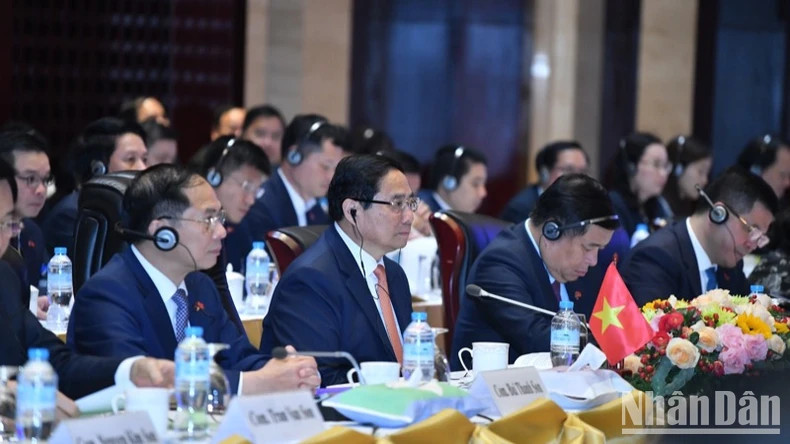 越老两国政府总理共同主持召开越老双边合作政府间委员会第47 次会议。（青江 摄）