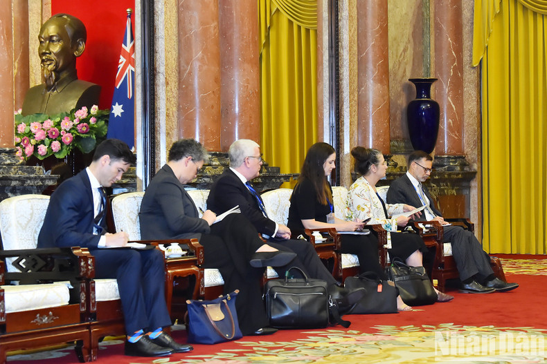 国家主席武文赏6月4日下午在主席府会见来访的澳大利亚总理安东尼·阿尔巴尼斯。 国家主席武文赏6月4日下午在主席府会见来访的澳大利亚总理安东尼·阿尔巴尼斯。