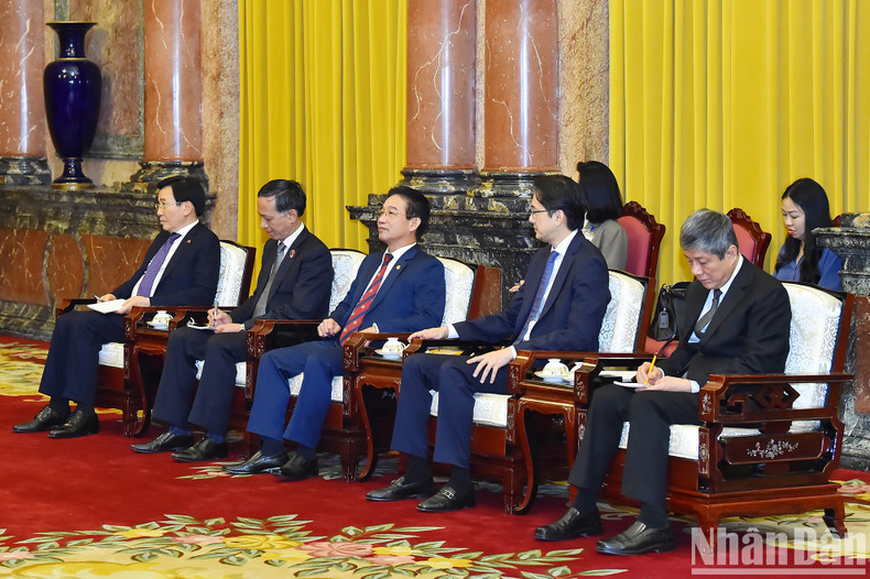 国家主席武文赏6月4日下午在主席府会见来访的澳大利亚总理安东尼·阿尔巴尼斯。 国家主席武文赏6月4日下午在主席府会见来访的澳大利亚总理安东尼·阿尔巴尼斯。