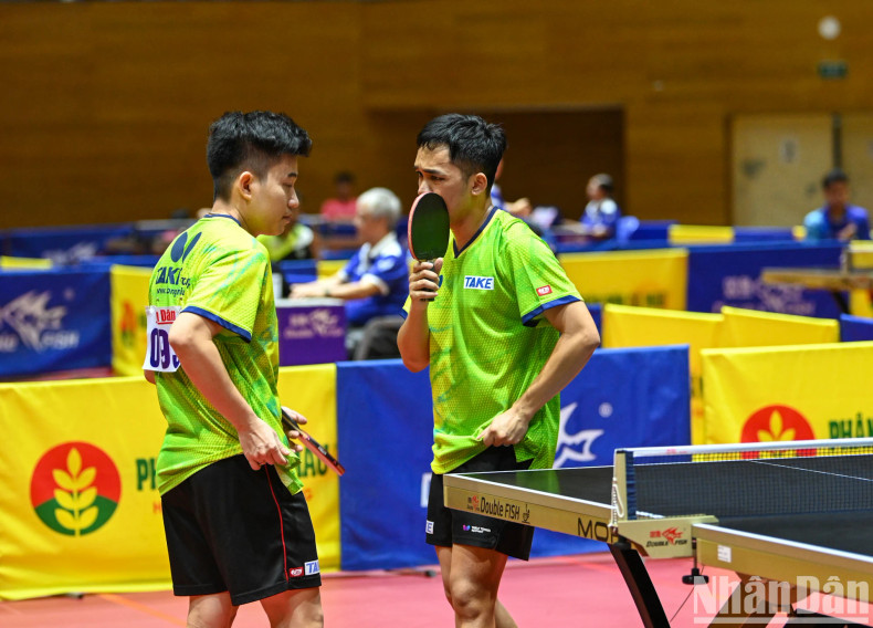 丁英煌-黎廷德讨论战术。