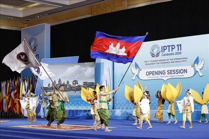 开幕会文艺节目表演。