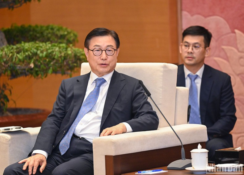 郑桂星律师发表讲话。 郑桂星律师发表讲话。