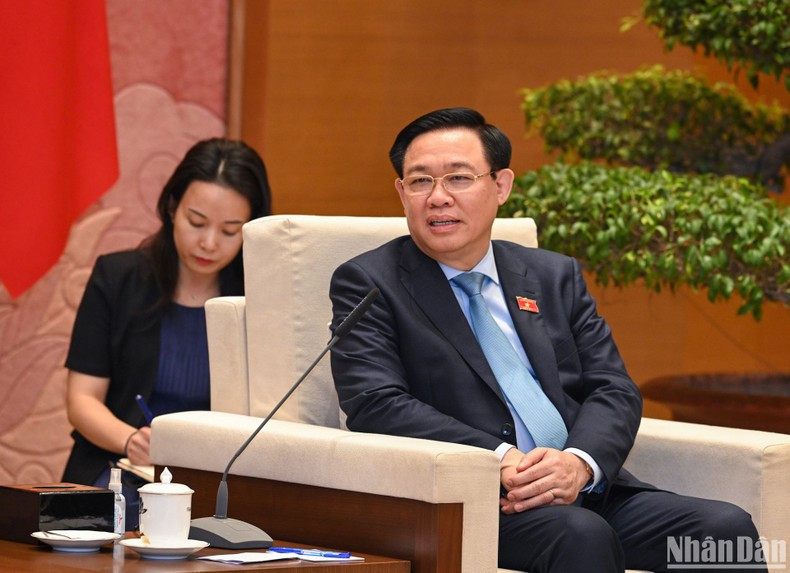 国会主席王廷惠发表讲话。 国会主席王廷惠发表讲话。