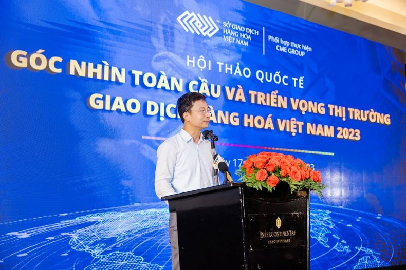 国内市场司司长陈维东在研讨会上发表讲话。 国内市场司司长陈维东在研讨会上发表讲话。
