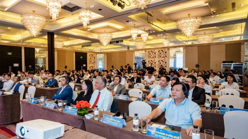 会议全景。 会议全景。
