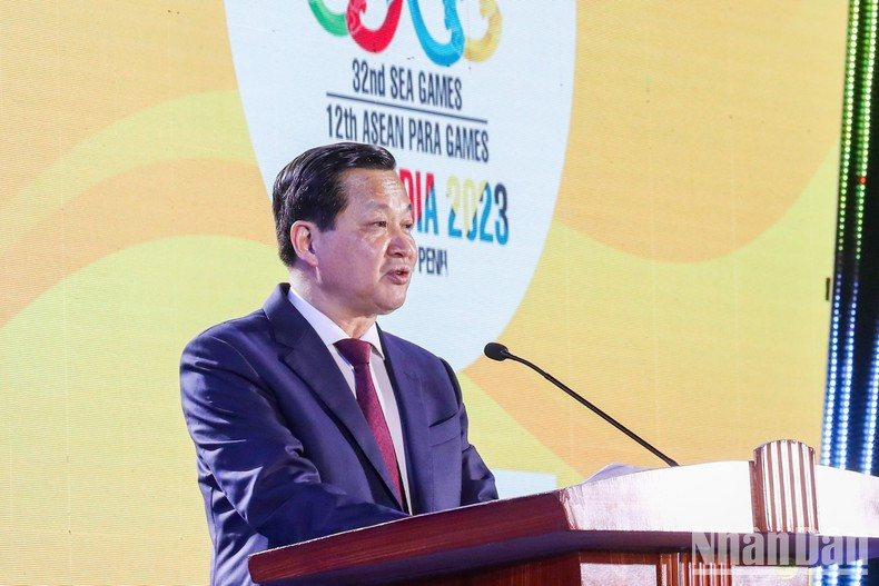 越共中央书记处书记、政府副总理黎明慨发表讲话。 越共中央书记处书记、政府副总理黎明慨发表讲话。