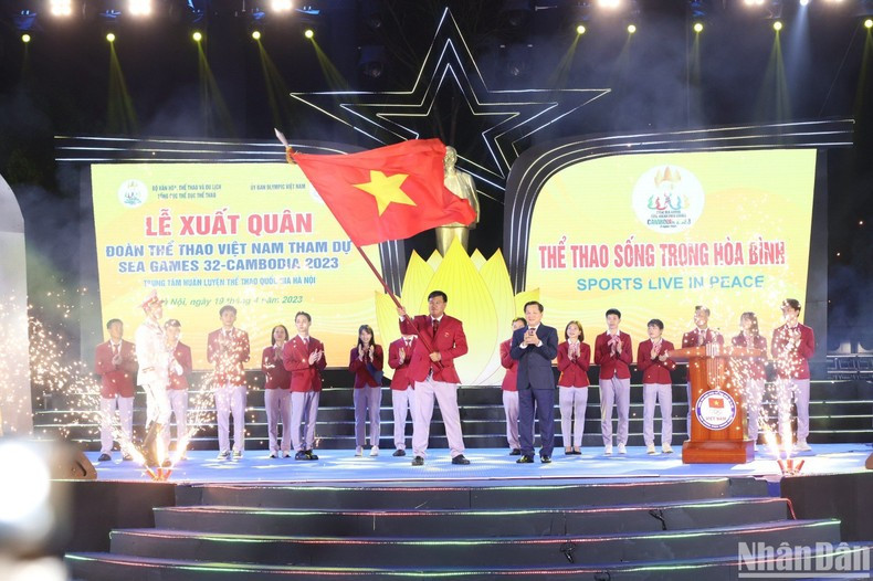第32届东南亚运动会越南体育代表团出征仪式4月19日晚在河内国家体育训练中心举行。 第32届东南亚运动会越南体育代表团出征仪式4月19日晚在河内国家体育训练中心举行。