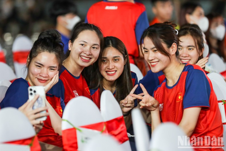 第32届东南亚运动会越南体育代表团出征仪式4月19日晚在河内国家体育训练中心举行。 第32届东南亚运动会越南体育代表团出征仪式4月19日晚在河内国家体育训练中心举行。