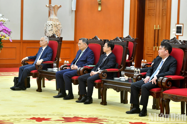 越方代表。 越方代表。