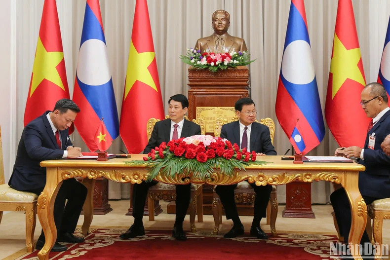 梁强主席与通伦·西苏里主席共同见证了双方系列合作文件的签署。