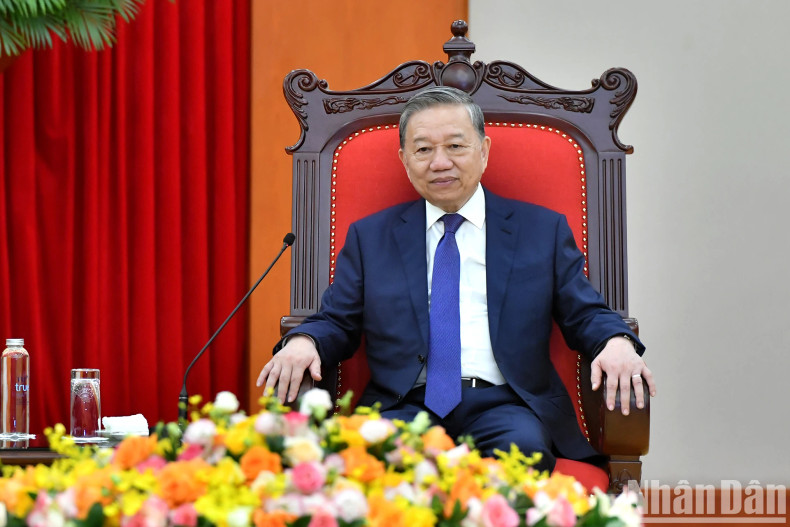 苏林总书记致辞。 苏林总书记致辞。