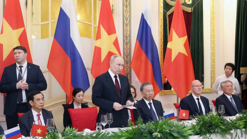 俄罗斯总统普京致辞。