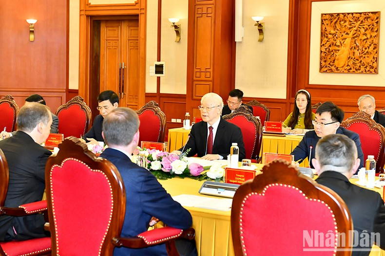 阮富仲总书记发表讲话。 阮富仲总书记发表讲话。