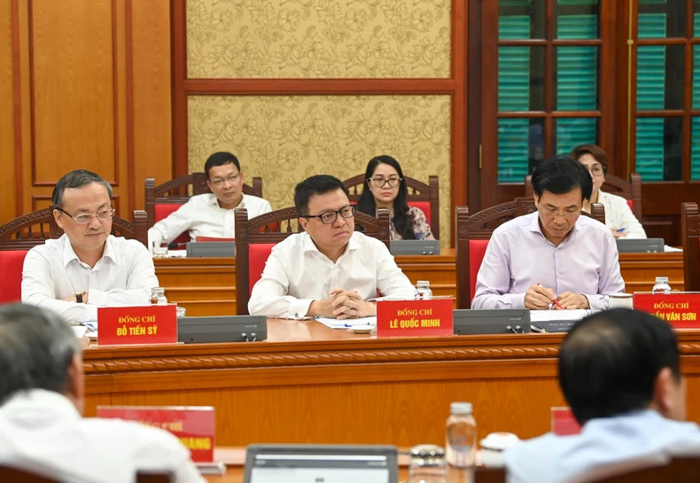 与会代表。 与会代表。