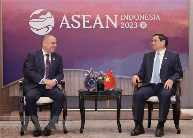 范明正总理与马克·布朗总理。