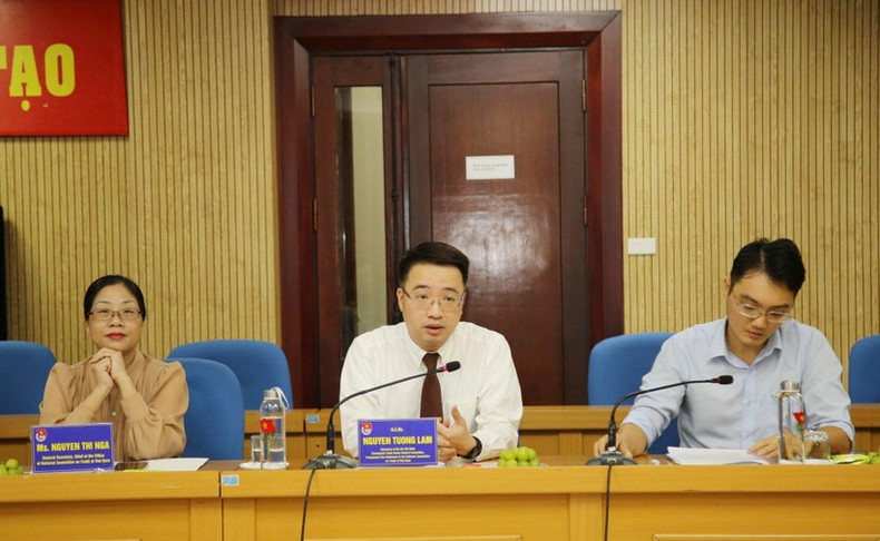 越南胡志明共青团中央书记处书记、越南青年国家委员会常务副主任阮祥林发表讲话。