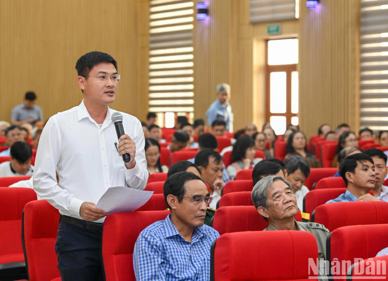 选民黎德合就旅游业发展发表了自己的看法。