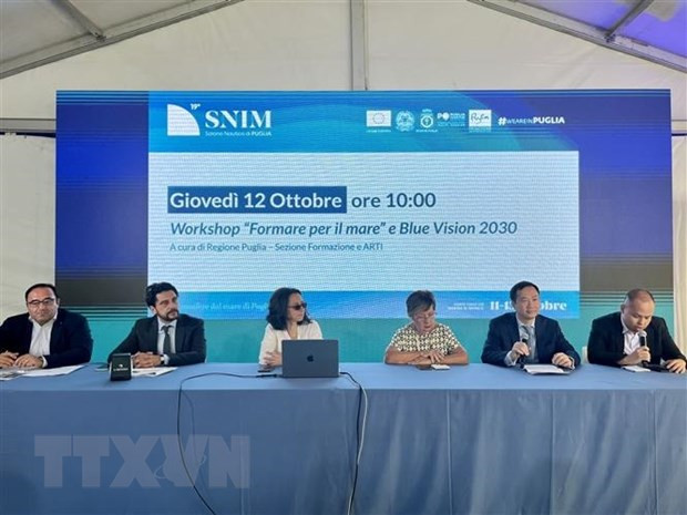 杨海兴大使增强对海洋和到2030年蓝色愿景意识研讨会并发表讲话。 杨海兴大使增强对海洋和到2030年蓝色愿景意识研讨会并发表讲话。