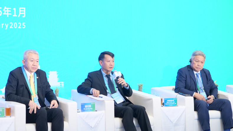 越南芒街市人委会主席胡光辉在对话上发言。 越南芒街市人委会主席胡光辉在对话上发言。