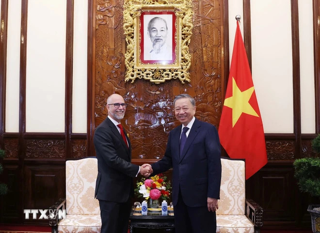 越南国家主席苏林会见加拿大驻越南大使肖恩.斯泰尔。 越南国家主席苏林会见加拿大驻越南大使肖恩.斯泰尔。