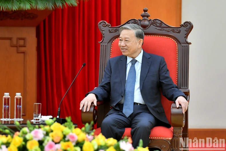 苏林总书记致辞。