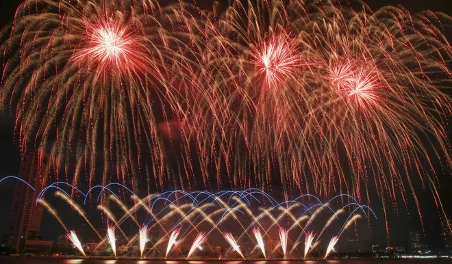 庆祝越共十四大：首都人民将首次欣赏大规模艺术烟花表演