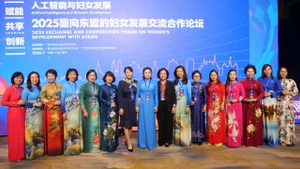 越南妇女联合会代表团和越南驻南宁总领事阮氏红出席论坛。