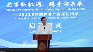 广西壮族自治区人民政府新闻办公室主任黎攀在启动仪式上致辞。