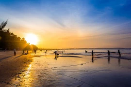 美奈海滩的日出。