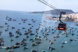 安江省富国特区菠萝岛跨海缆车。（图片来源：越通社）