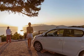 “公路自驾游”使游客能够自主掌控行程，尽享完整的旅行体验。（图片来源：Booking.com）