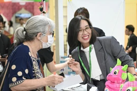 2025年河内VITM国际旅游博览会吸引了众多国内外游客，以及从事旅游、旅行服务的机构和企业的广泛关注。（山松 摄）