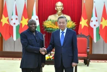 越共中央总书记苏林会见布隆迪总统埃瓦里斯特·恩达伊施米耶。