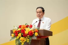 越南国会主席陈青敏发表讲话。（图片来源：越通社）